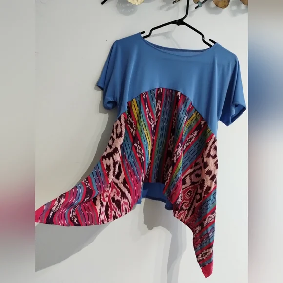 Unique Top - Picture 2 of 3